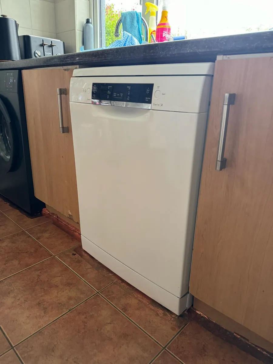 Bosch Dishwasher - Image 1