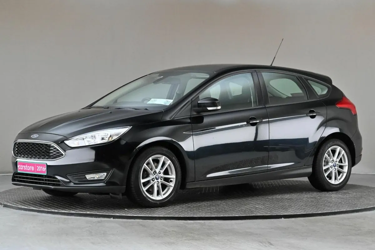 Ford Focus  1.0 STYLE ECOBOOST TURBO 100BHP 5SPD - Image 4