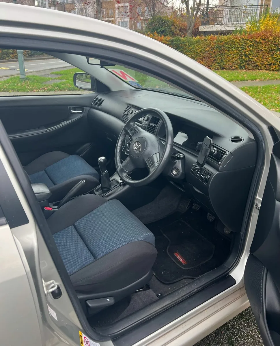 Toyota Corolla 2004 - Image 2