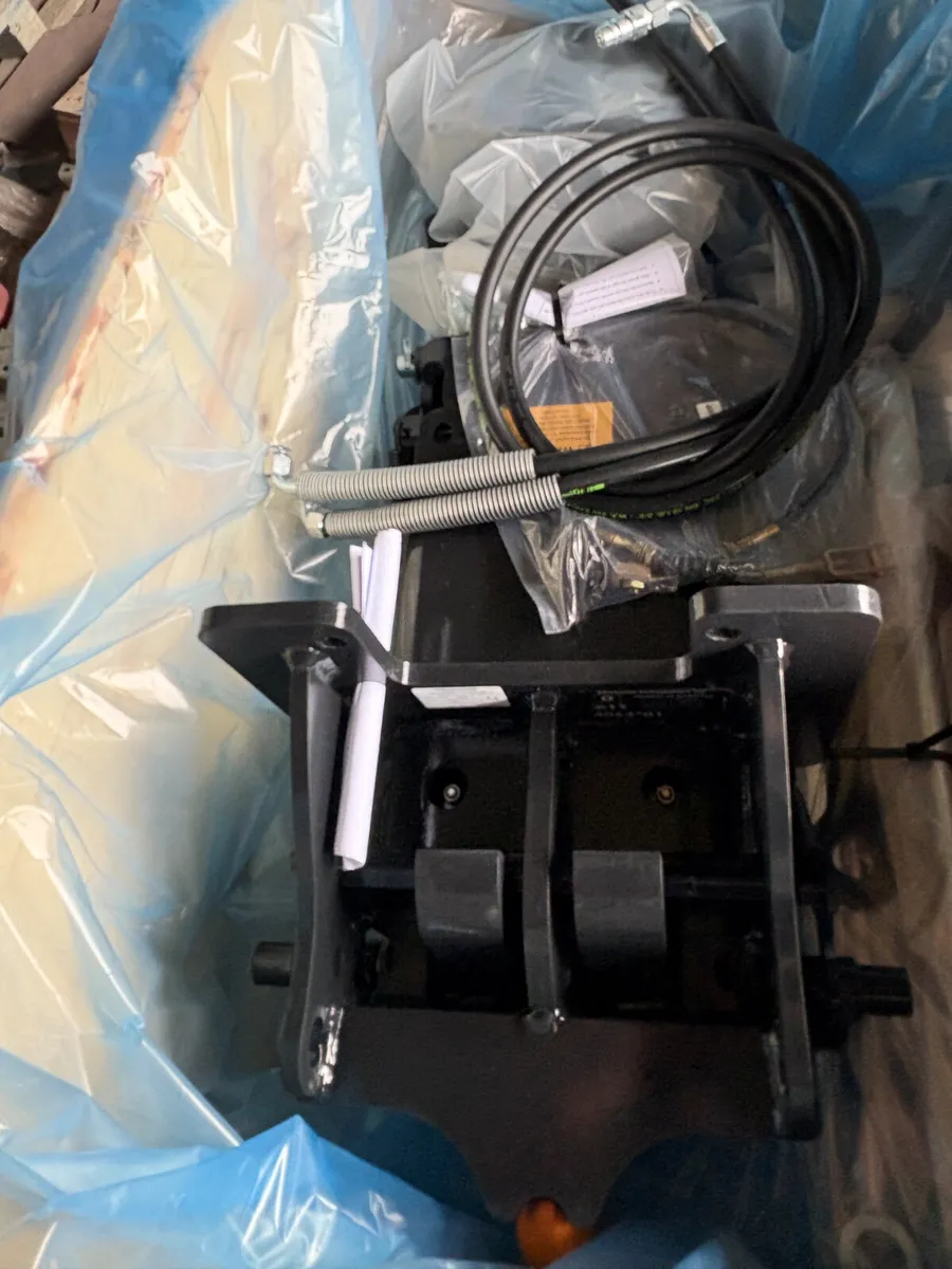 DROMONE TRACTOR HITCH - STOCK CLEARANCE PRICE - Image 2