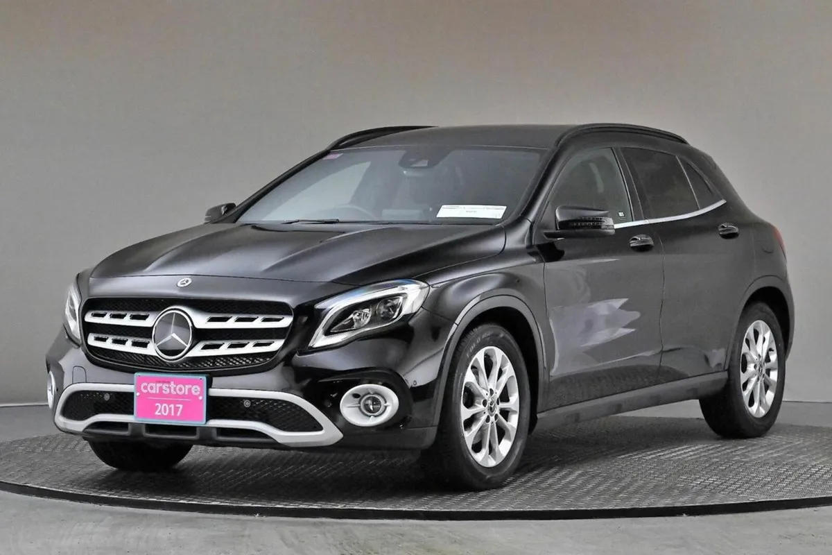 Mercedes-Benz GLA GLA 180 **POWERED TAILGATE**HALF - Image 3