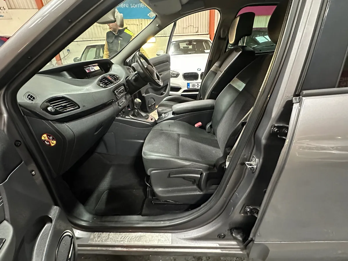 Renault Grand Scenic 2011 - Image 4