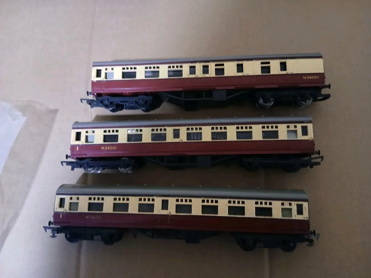 00 GAUGE COACHES - Image 2