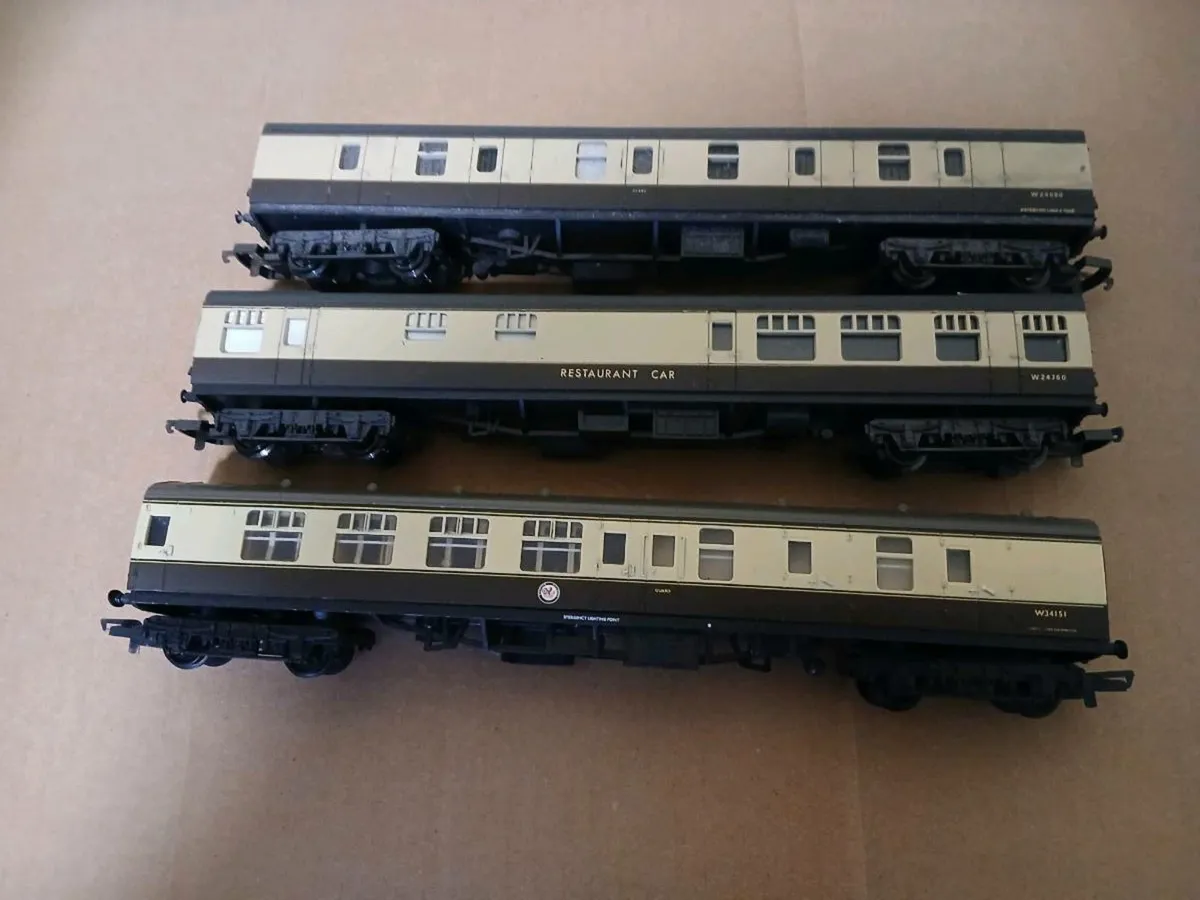 00 GAUGE COACHES - Image 3