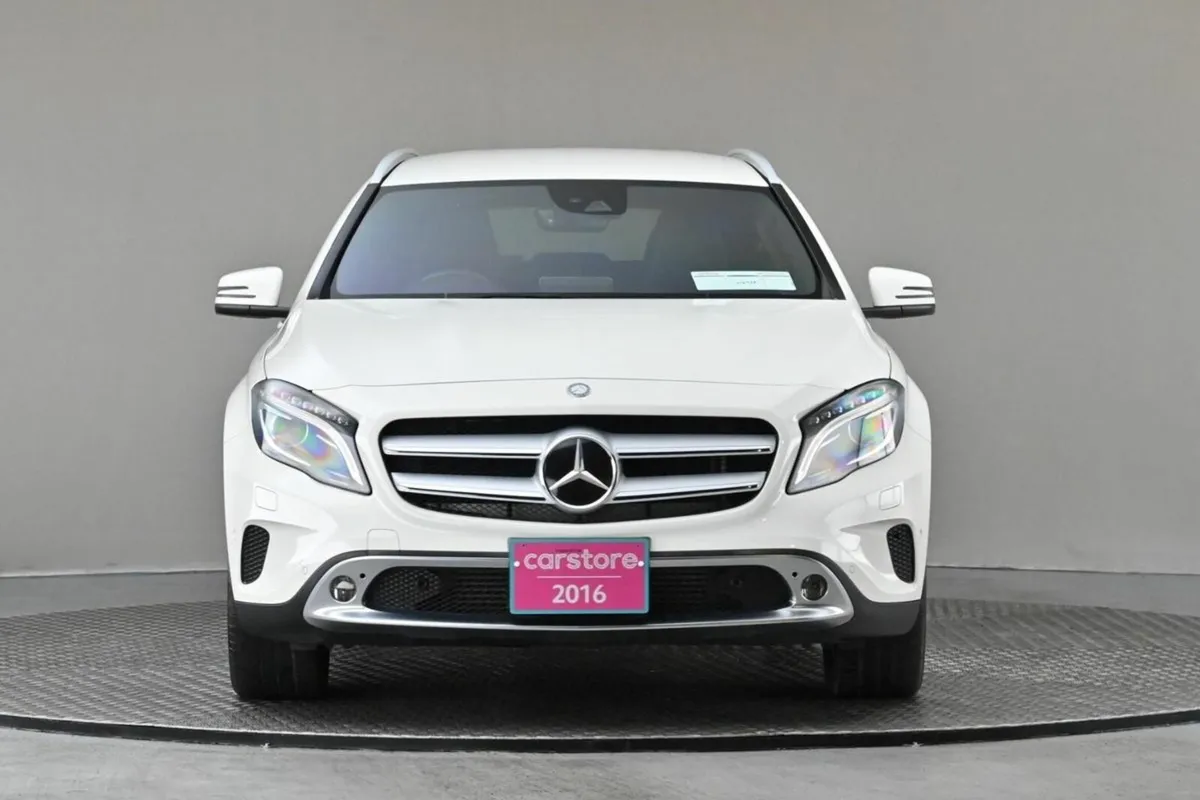 Mercedes-Benz GLA GLA 180 **FULL LEATHER**POWERED - Image 2