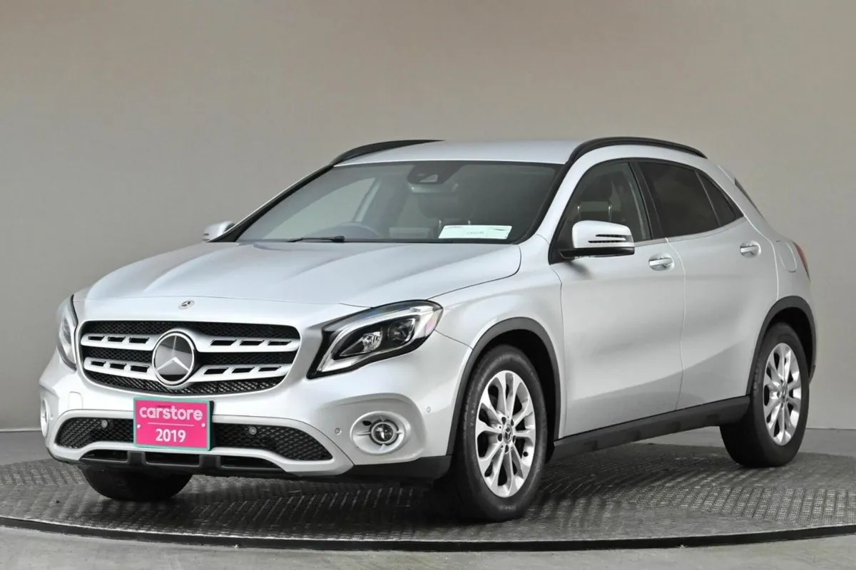 Mercedes-Benz GLA GLA 180 **POWERED TAILGATE**HALF - Image 3