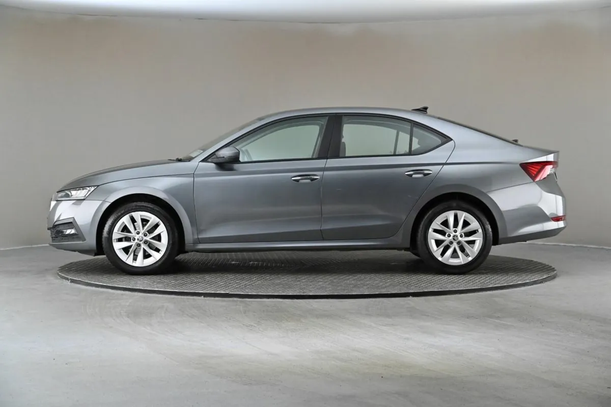 Skoda Octavia AMBITION 2.0TDI 6SPD 115BHP 5DR**ALL - Image 4