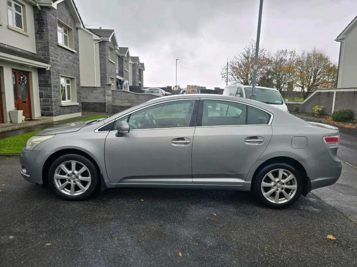 Toyota Avensis 2010 - Image 4