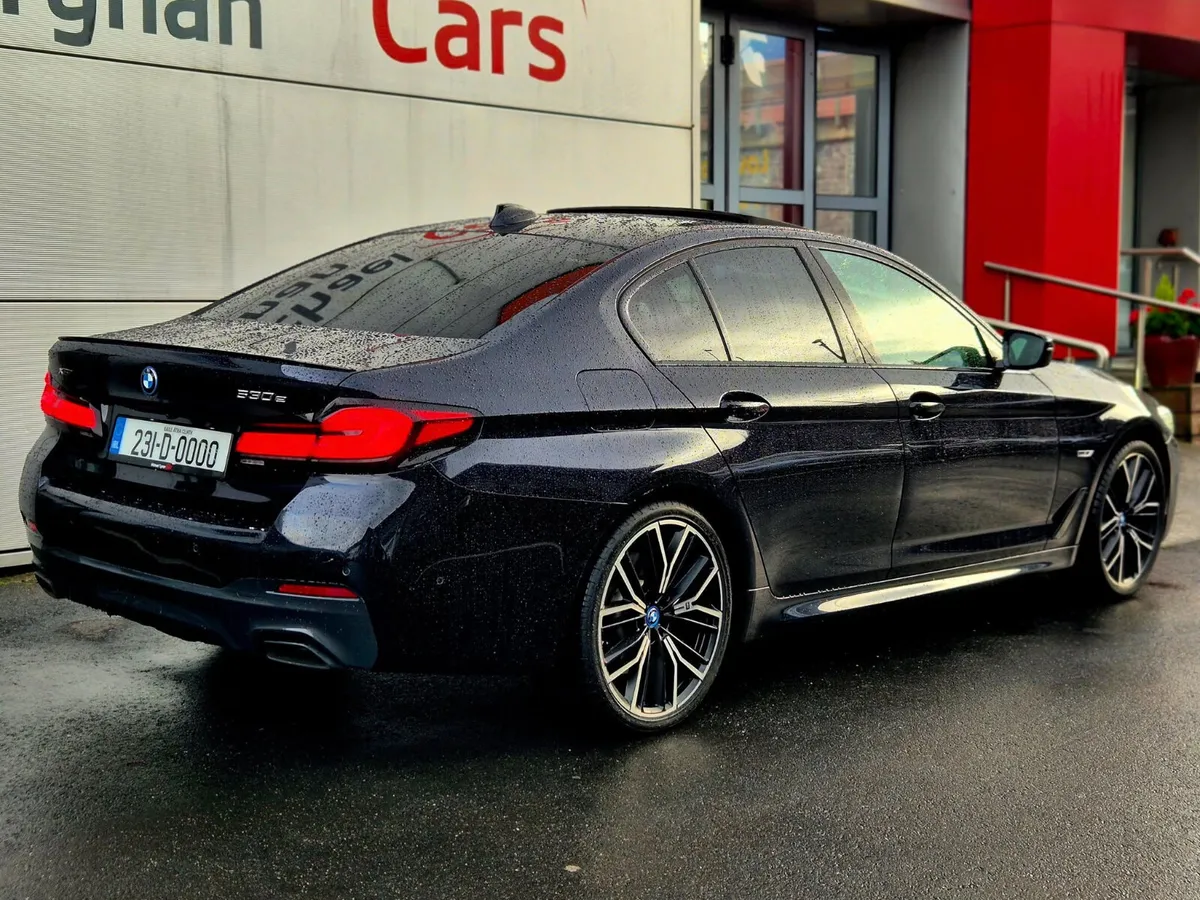 2023 BMW 530e M Sport Pro X Drive, Sunroof, 20" - Image 4