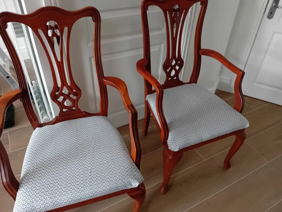 Dining table and 6 chairs - Image 3