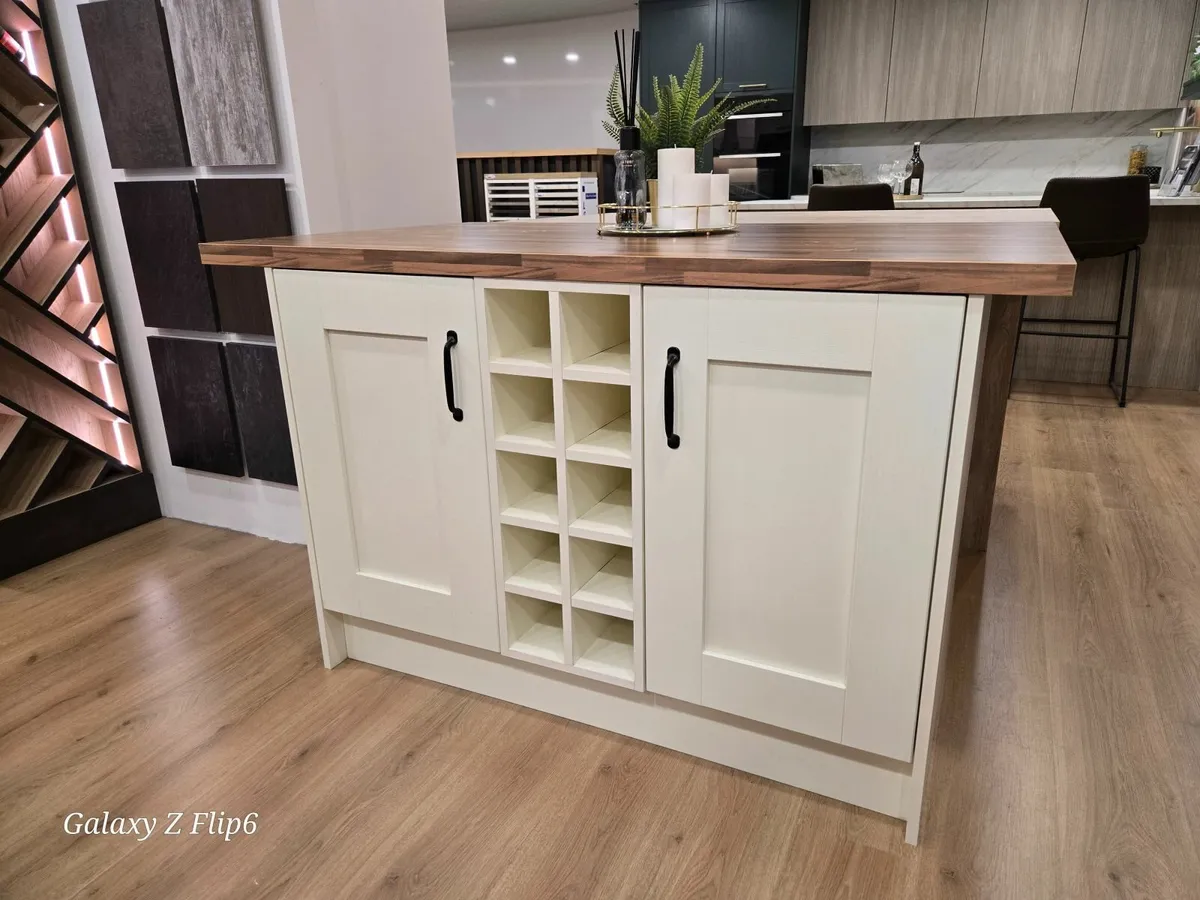 Kitchen island - Image 2