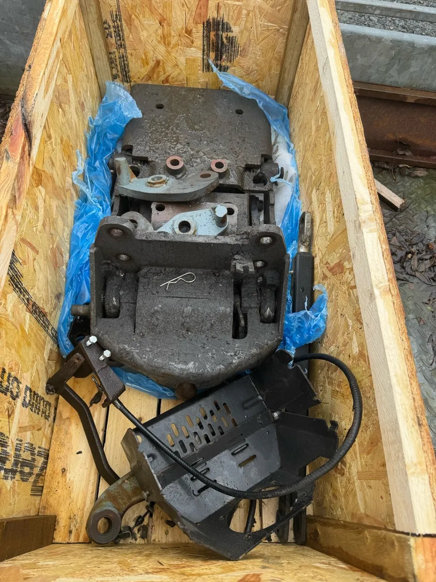 New Holland TM hitch - Image 1