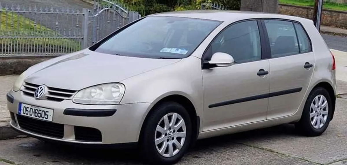 2005 Volkswagen Golf - Image 1