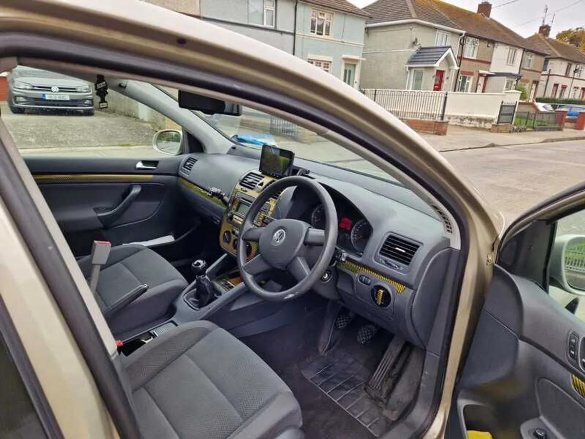 2005 Volkswagen Golf - Image 3