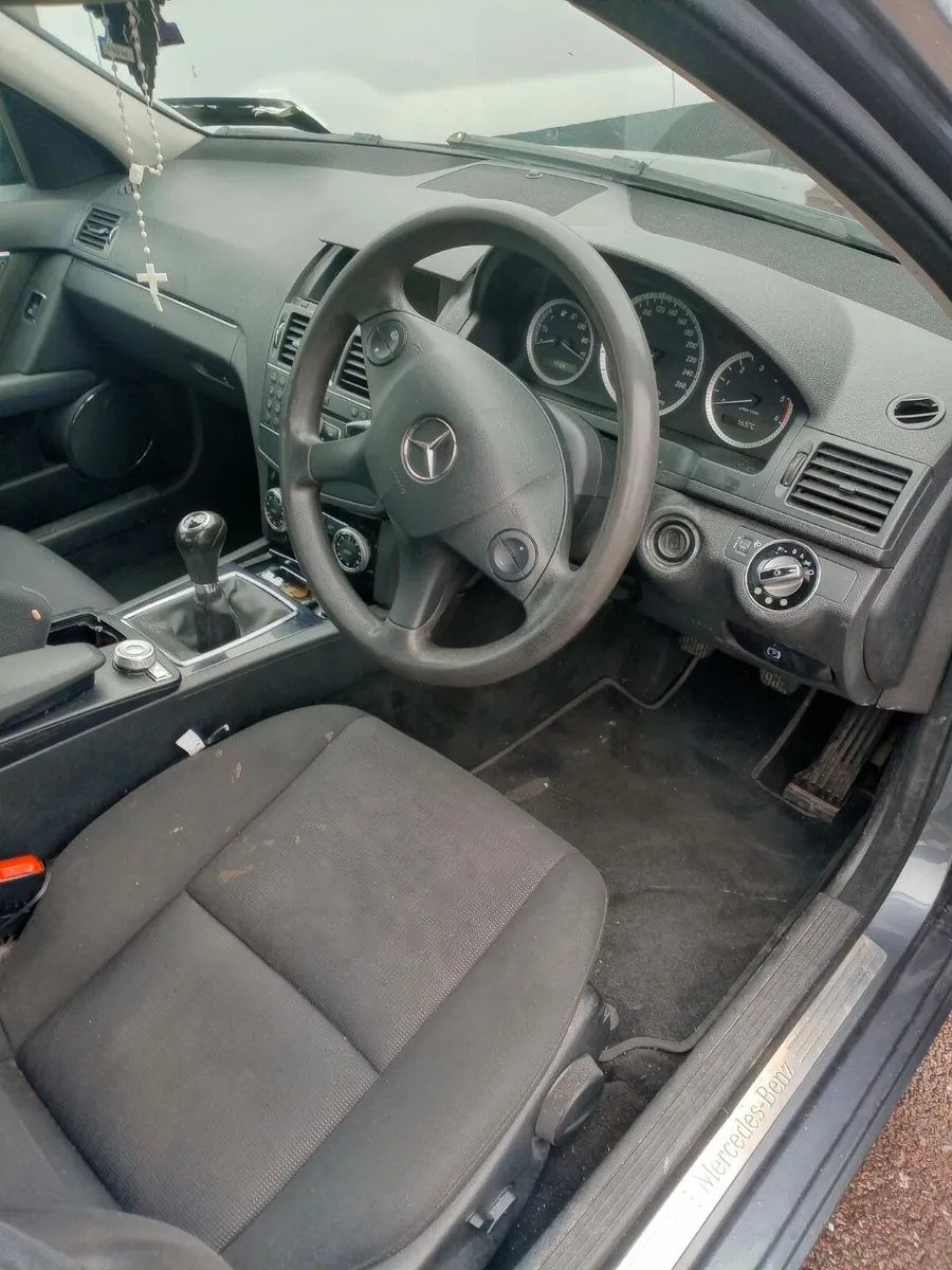 09 Mercedes c220 - Image 4