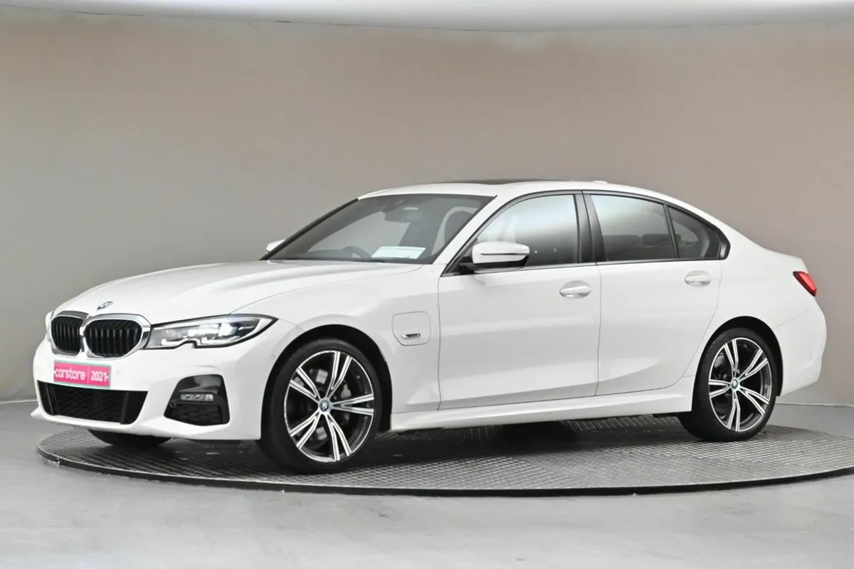 BMW 3-Series 330E M SPORT PHEV ** SUNROOF ** FULL - Image 4