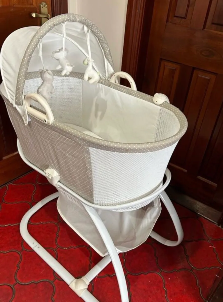 Purflo PurAir breathable Bassinet with stand. - Image 1