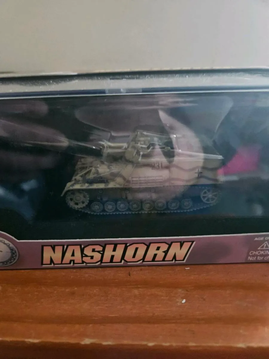 Corgi Dragon German WW2 Nashorn Tank Destroyer - Image 2