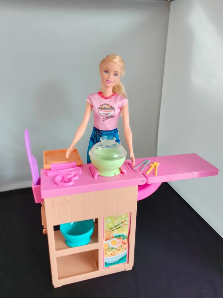 Barbie Sushi stand with Doll - Image 1