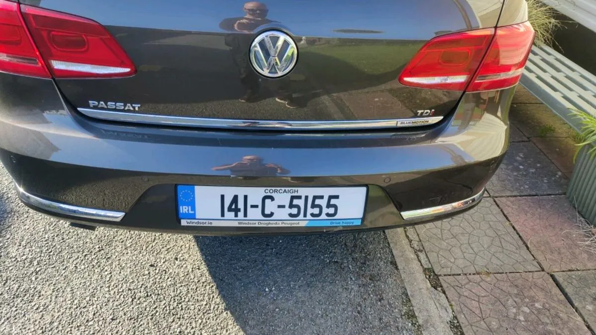Volkswagen Passat - Image 2