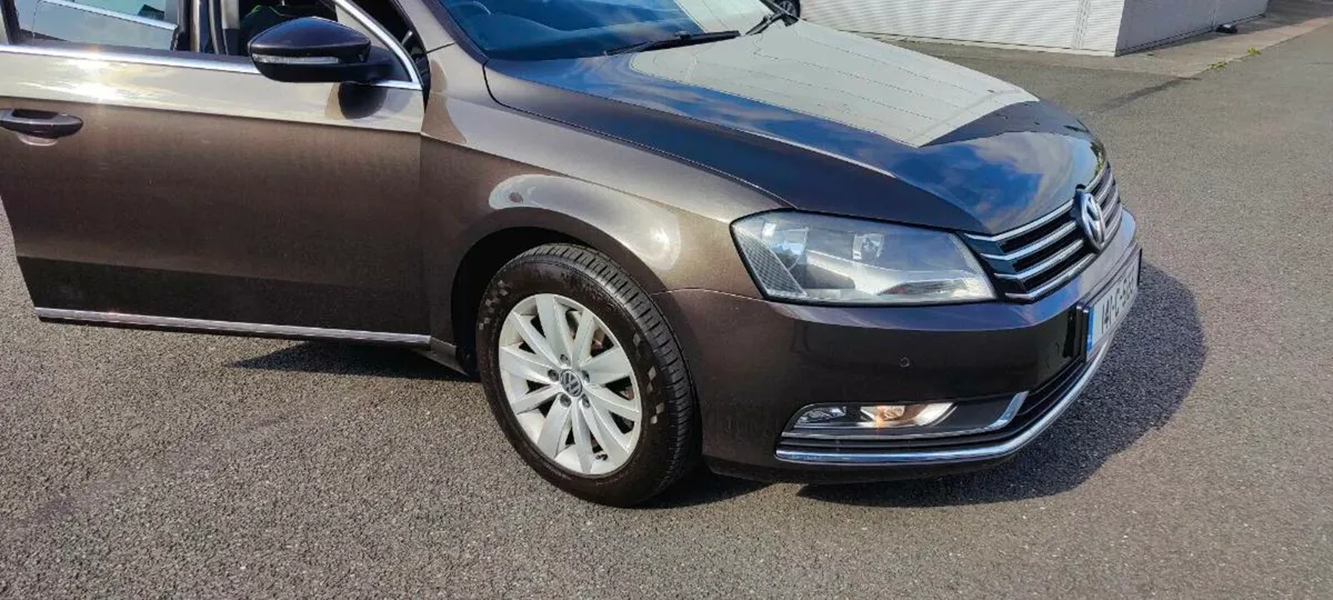 Volkswagen Passat - Image 1