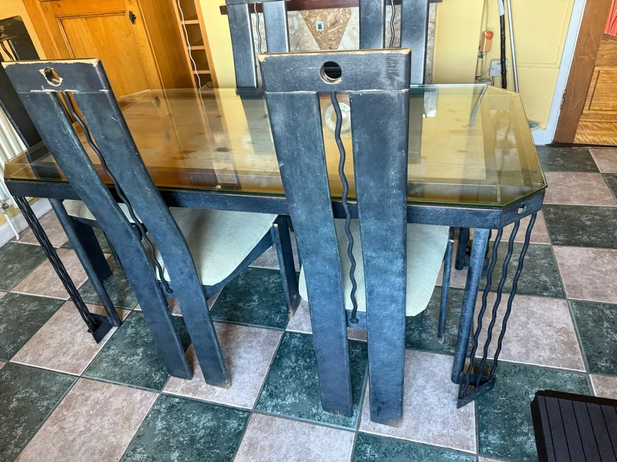 Kitchen table - Image 1