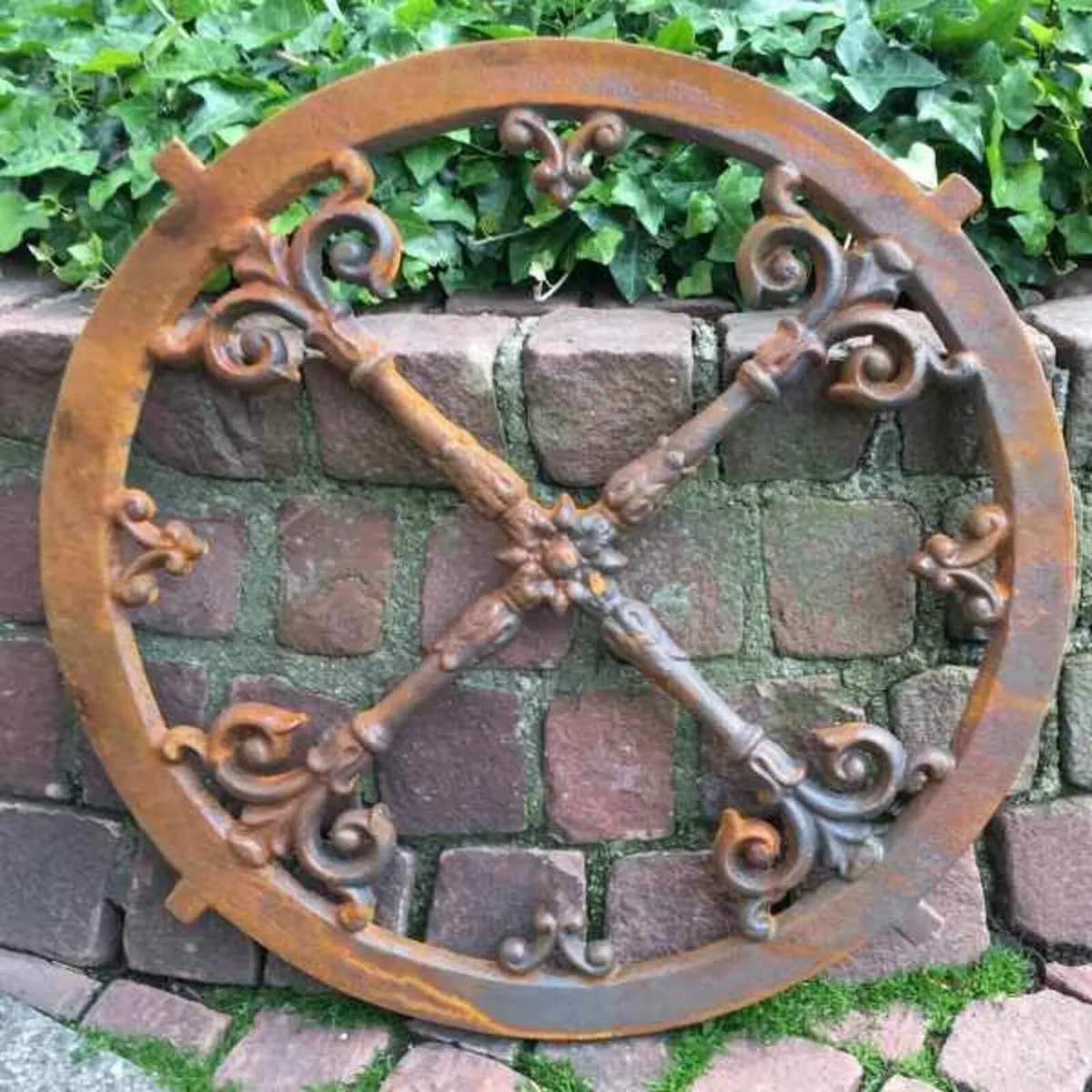 Round Cast Iron Window – Antique Rust Finish, 57 c - Image 2