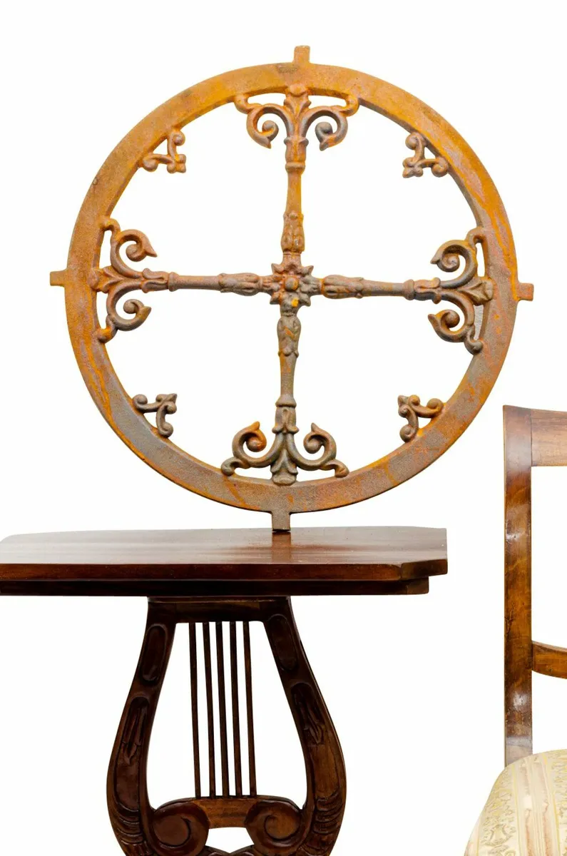 Round Cast Iron Window – Antique Rust Finish, 57 c - Image 4