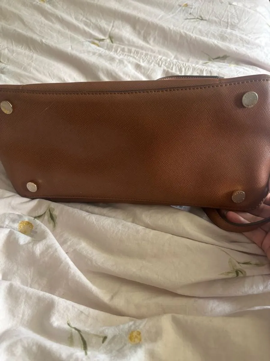 Michael Kors handbag in excellent condition tan spacious spotless - Image 4