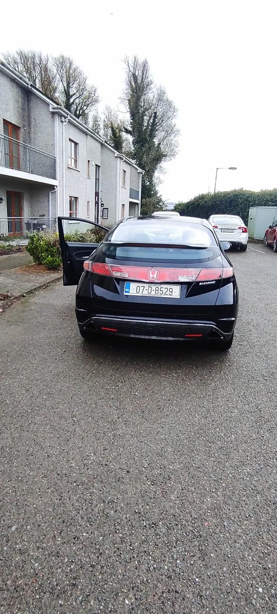 Honda Civic 2007 - Image 2