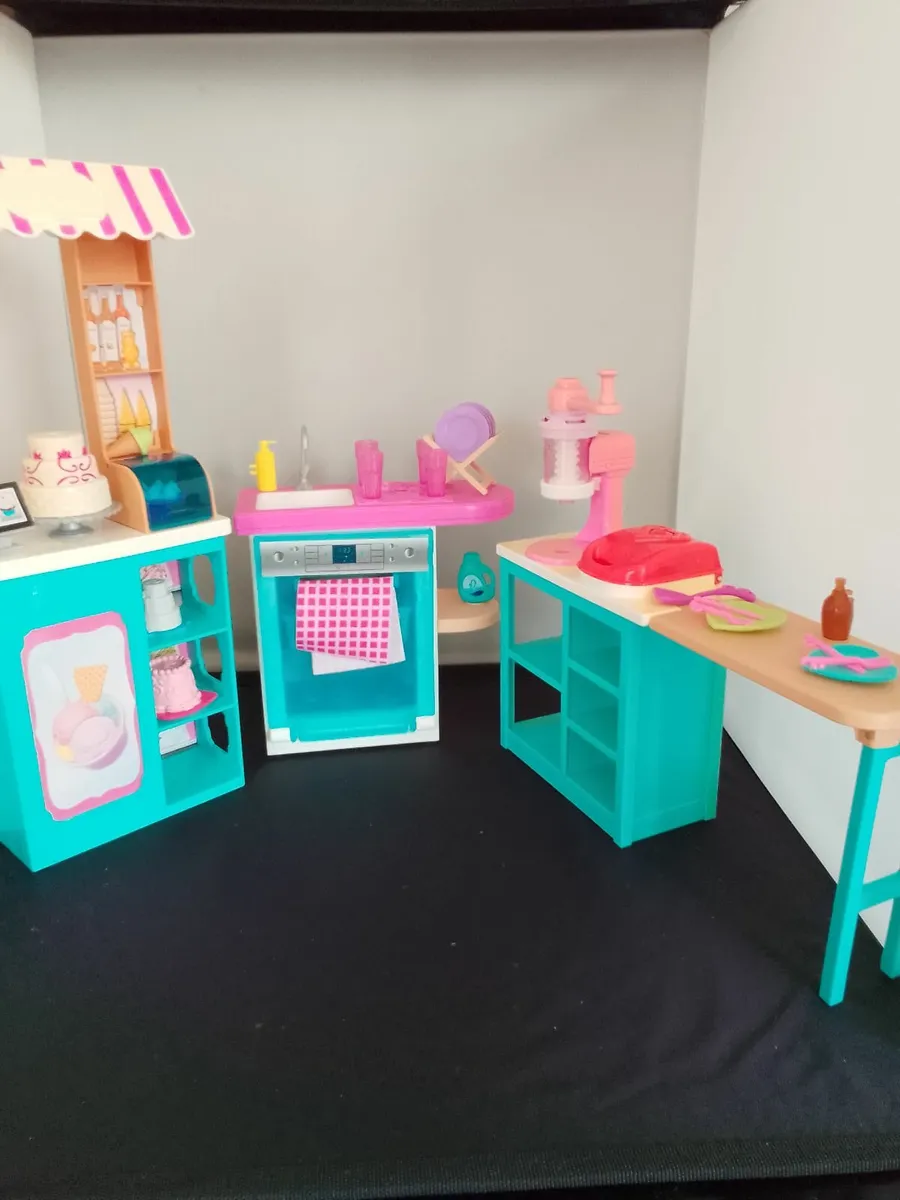Barbie Waffle Shop - Image 1