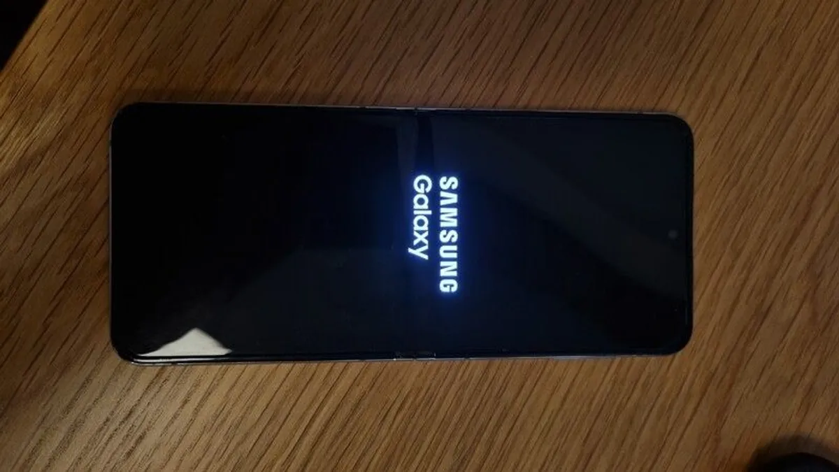 Samsung Galaxy Flip 5 (Unlocked) (512GB) - Image 1