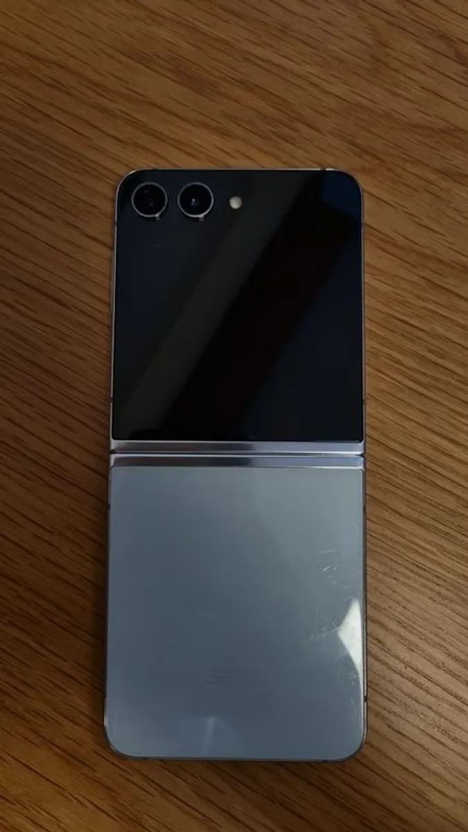 Samsung Galaxy Flip 5 (Unlocked) (512GB) - Image 3