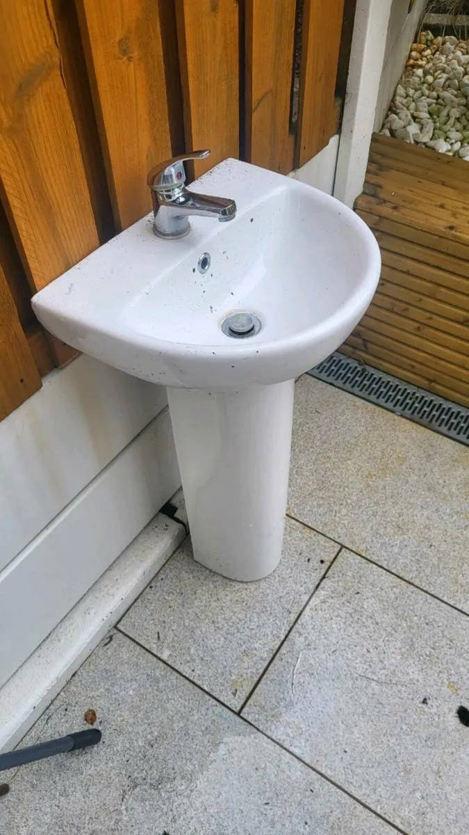 Basin with pedestal - Image 1
