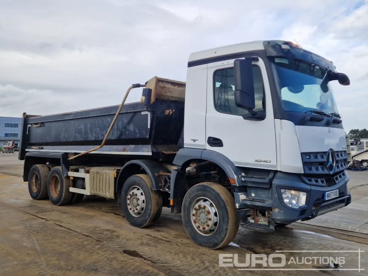 2017 Mercedes Arocs 3240 - Image 4