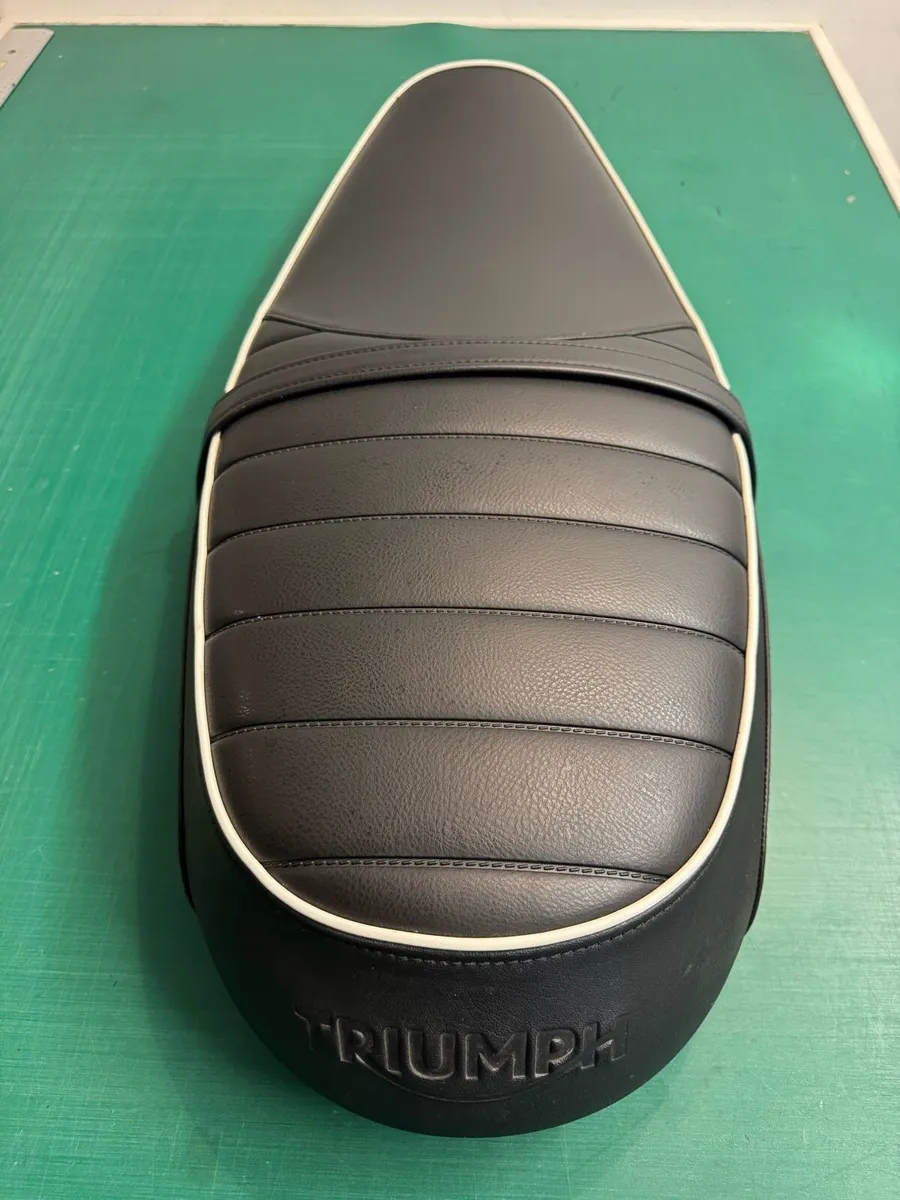 Triumph comfort seat 2305764 - Image 1
