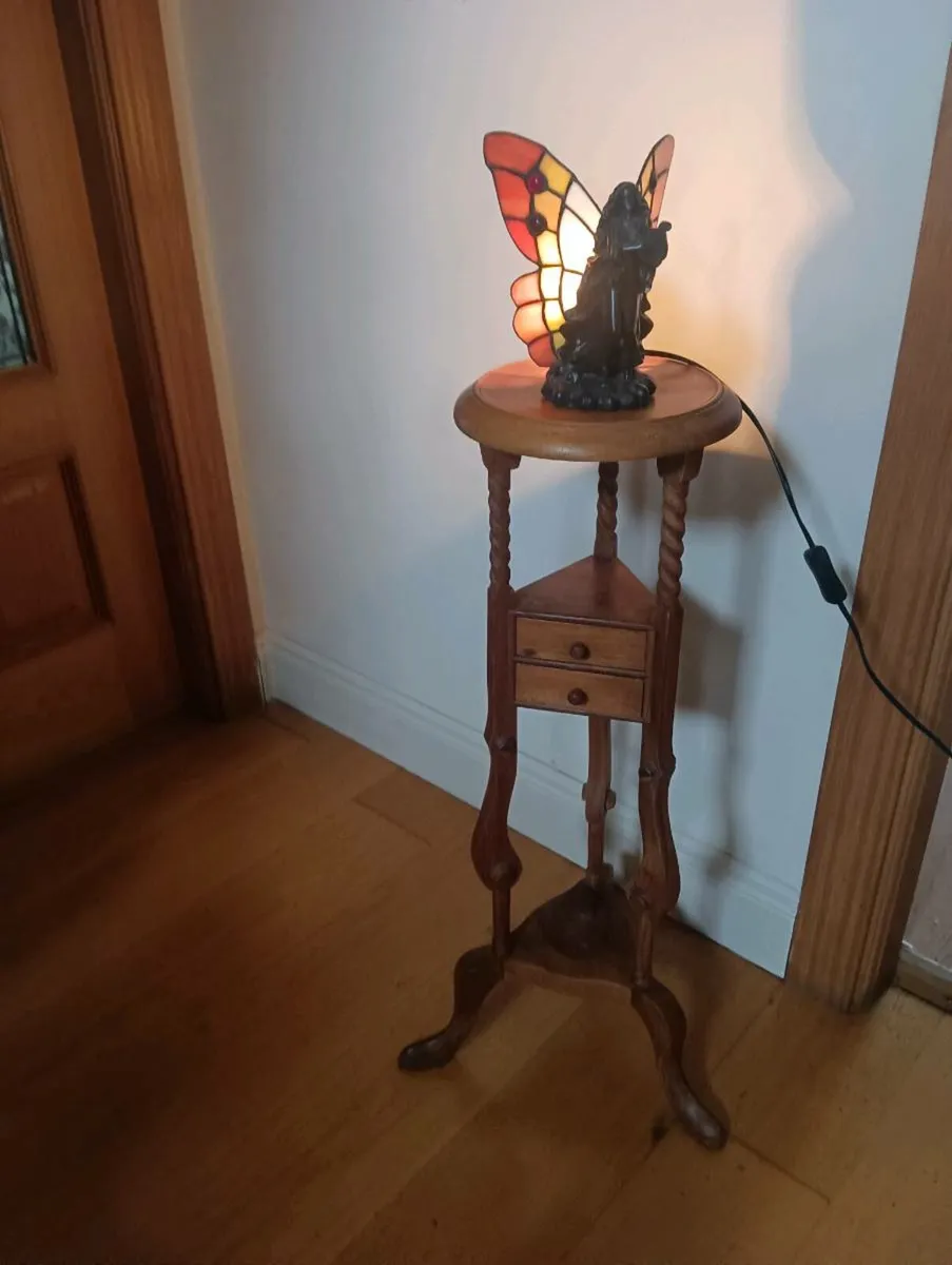 Beautiful New tall oak table and lamp,75,for both - Image 1