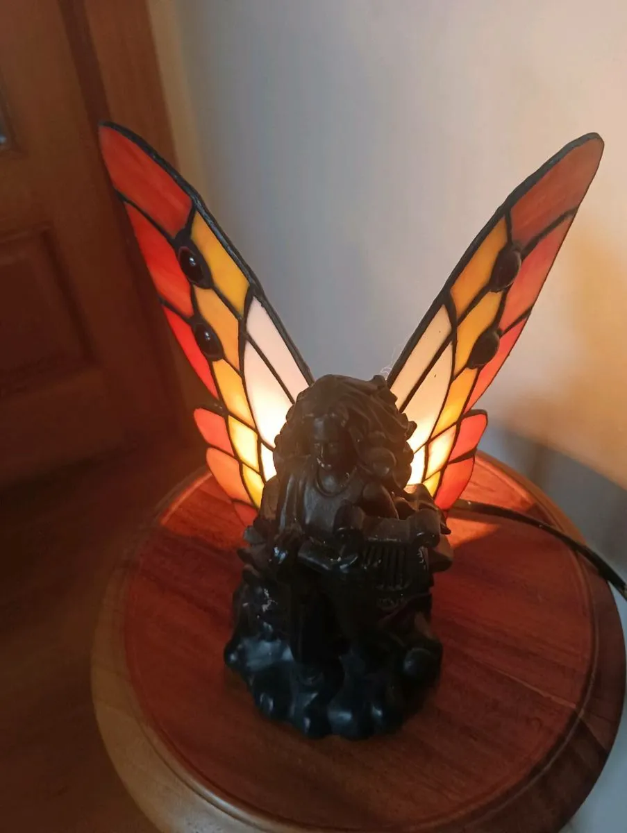 Beautiful New tall oak table and lamp,75,for both - Image 2