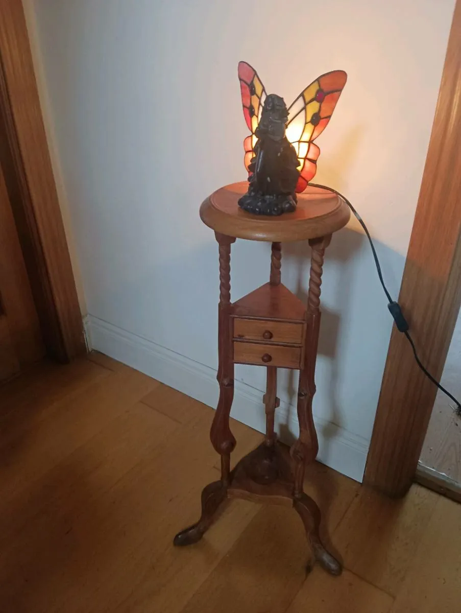 Beautiful New tall oak table and lamp,75,for both - Image 3