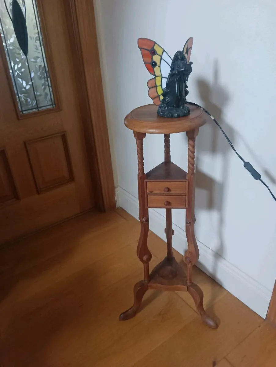 Beautiful New tall oak table and lamp,75,for both - Image 4