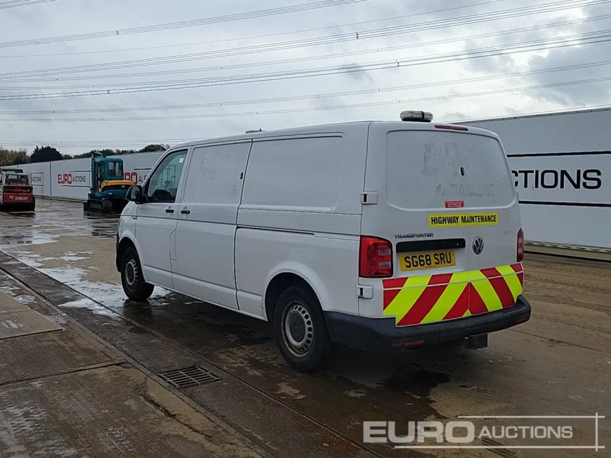 Volkswagen Transporter 2018 - Image 2