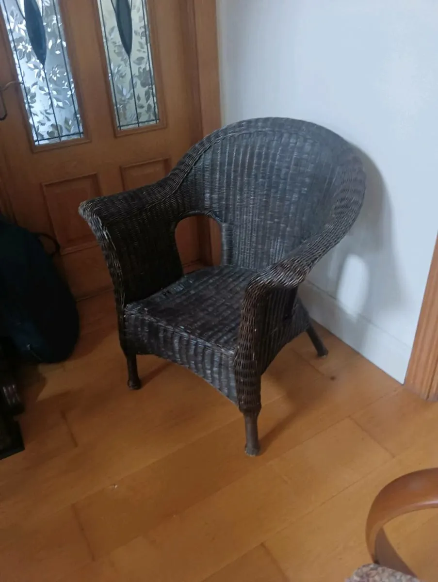 Lovely strong wicker chair, great condition 30euro - Image 1