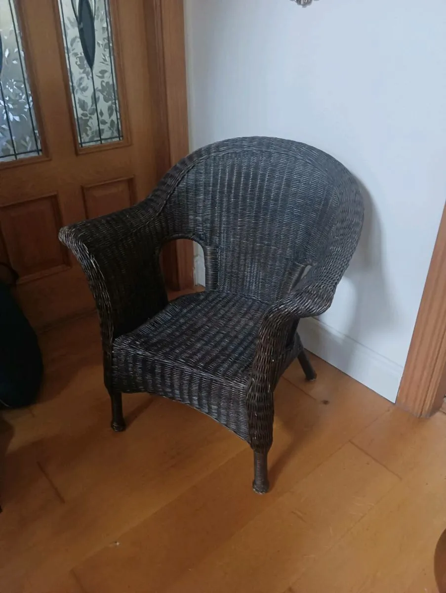 Lovely strong wicker chair, great condition 30euro - Image 2