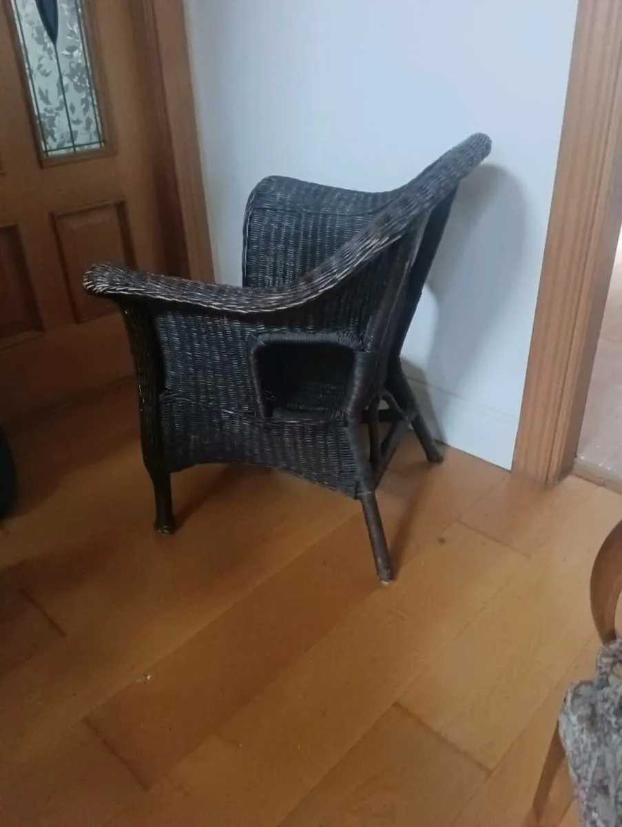 Lovely strong wicker chair, great condition 30euro - Image 3
