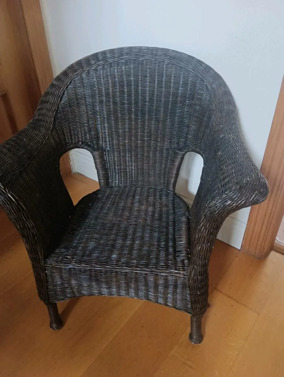 Lovely strong wicker chair, great condition 30euro - Image 4