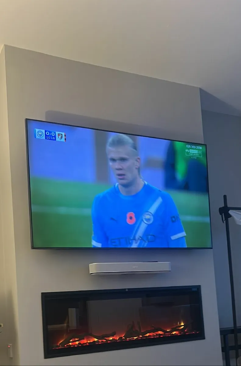 65” Samsung 4k Smart LED TV - Image 2