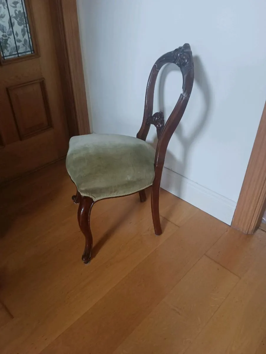 Lovely side chair needs work 25,Euro - Image 3