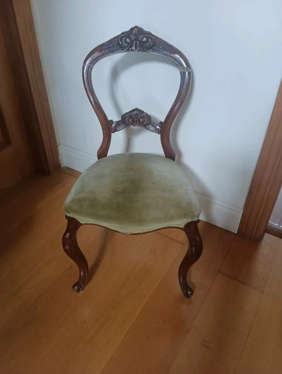 Lovely side chair needs work 25,Euro - Image 4