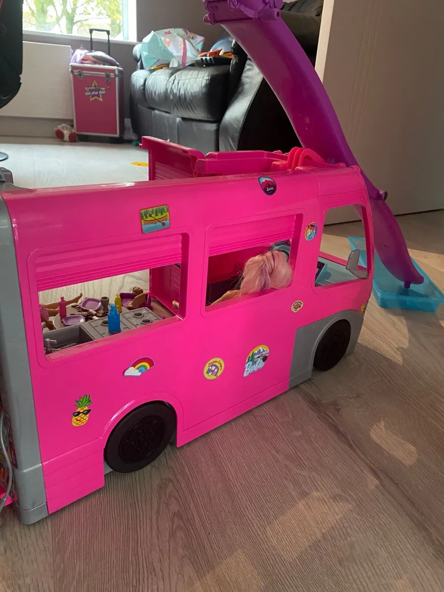 Barbie Campervan with 2 barbies included - Image 4
