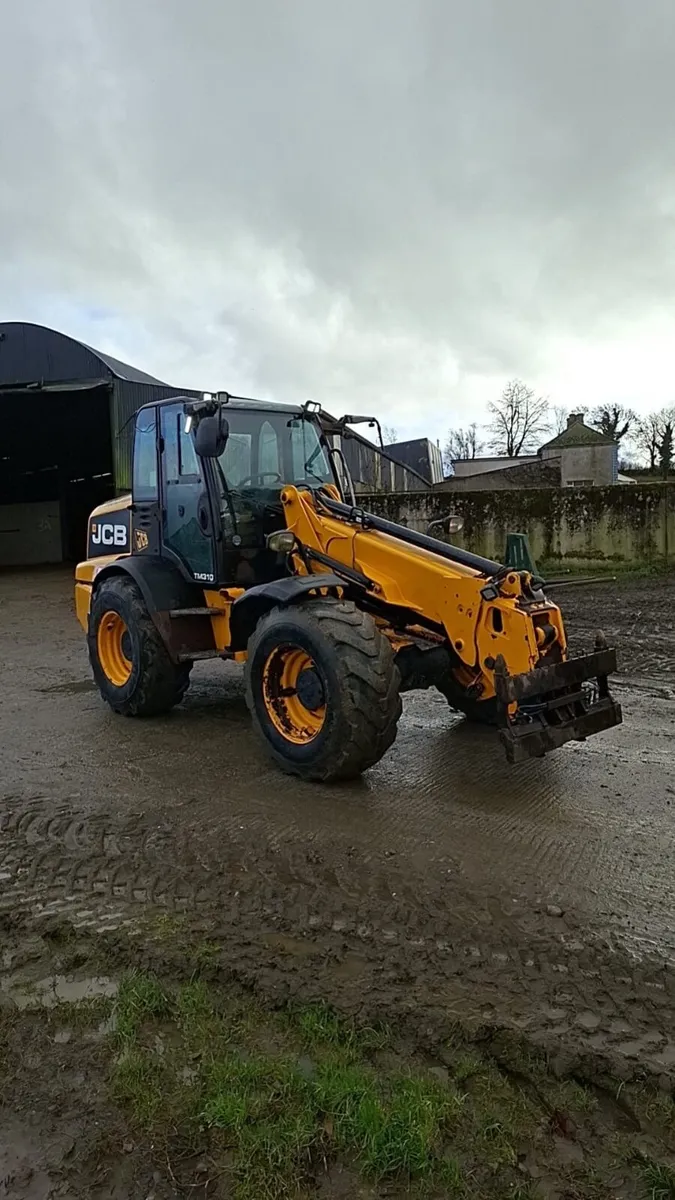 JCB 310 2012 - Image 1